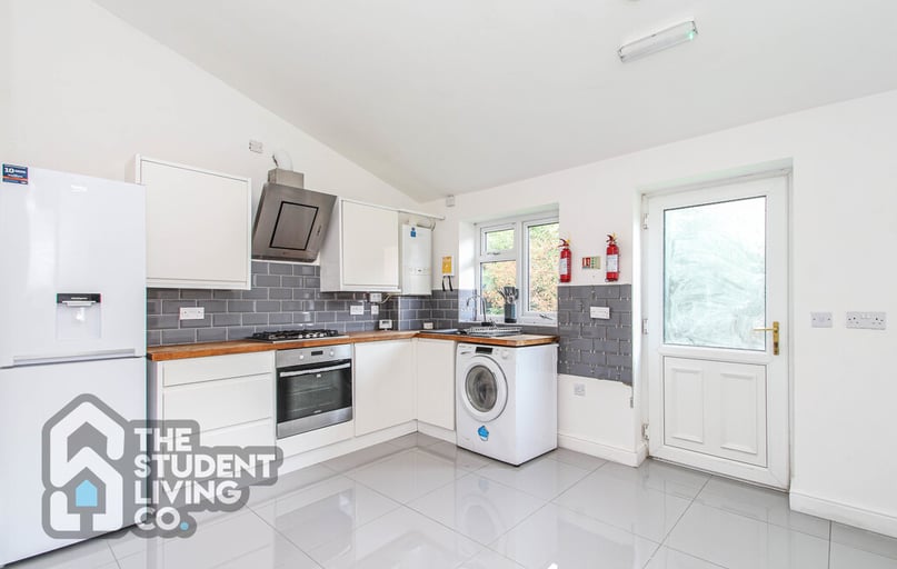 Queens Road East, Beeston, Nottingham - Image 1