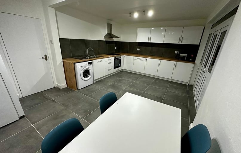 Queens Road East, Nottingham - Image 1