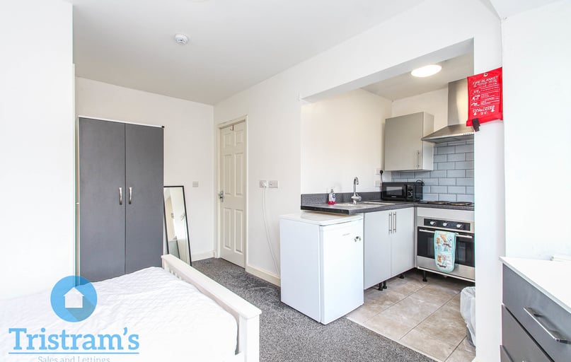 Lower Road, Beeston, Nottingham - Image 1