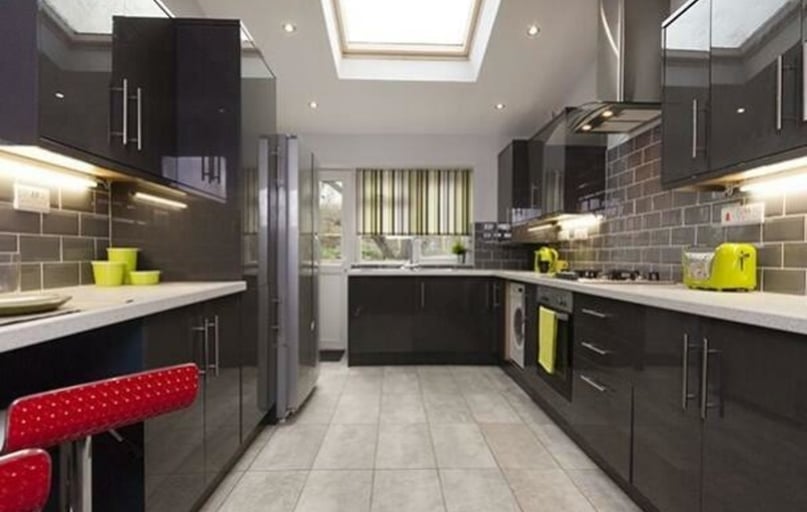 Beeston Road, Nottingham - Image 1