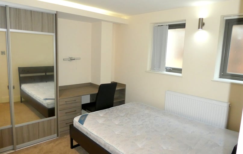 Park Crescent, Manchester - Image 1