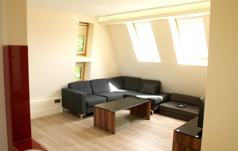 Park Crescent, Manchester - Image 1