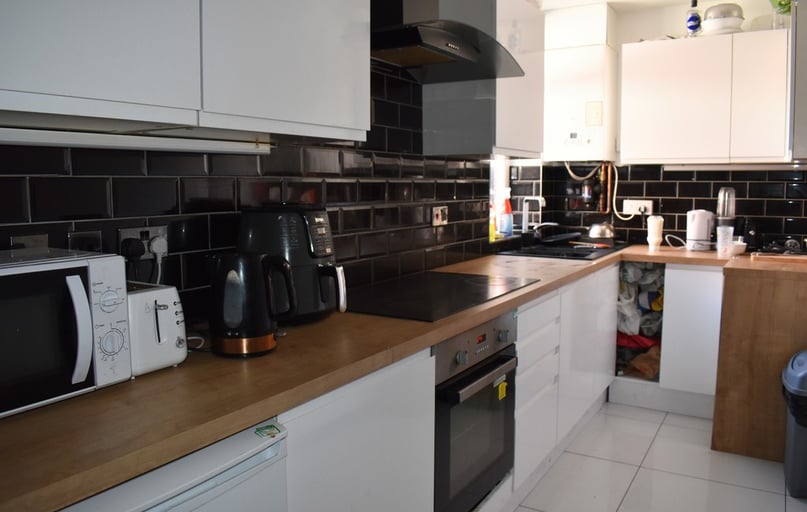 Parkfield Avenue, Rusholme, Manchester - Image 1