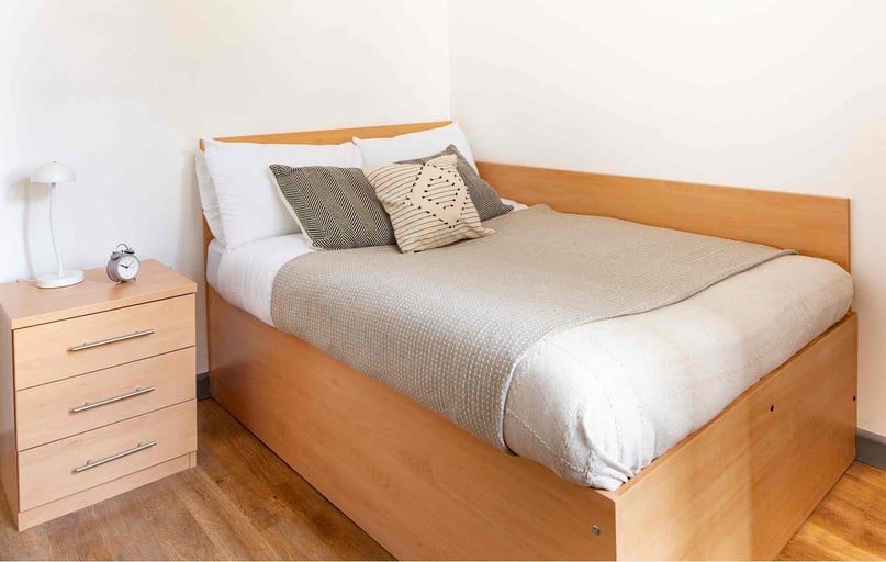 Bronze Double Room, Alexandra Hall, Victoria Terrace, City Centre, Aberystwyth - Image 1