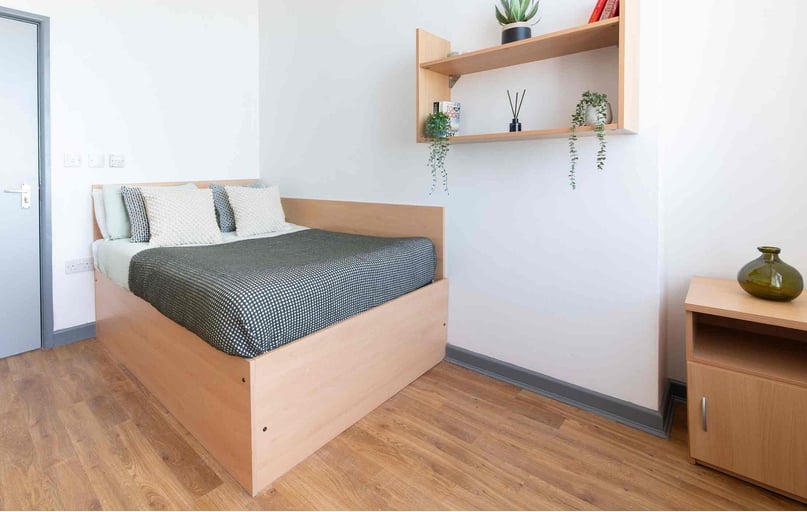 Bronze Double Room with View, Alexandra Hall, Victoria Terrace, City Centre, Aberystwyth - Image 1
