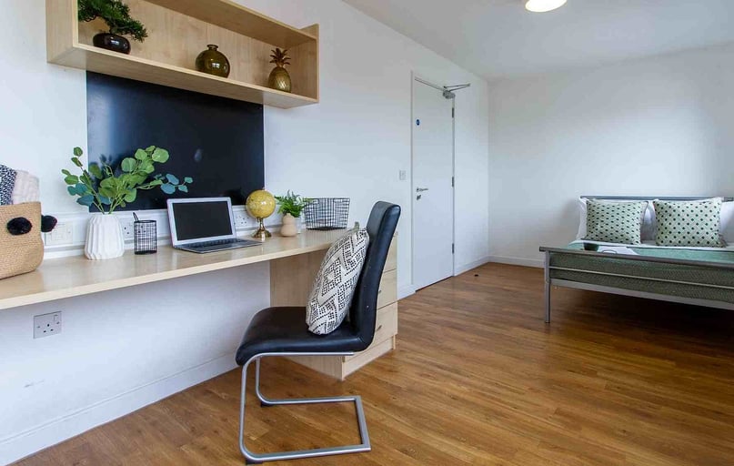 Platinum Ensuite, Canalside, Lower Loveday Street, City Centre, Birmingham - Image 1