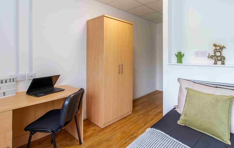 Bronze Plus Ensuite, Danesgate House, Clasketgate, City Centre, Lincoln - Image 1