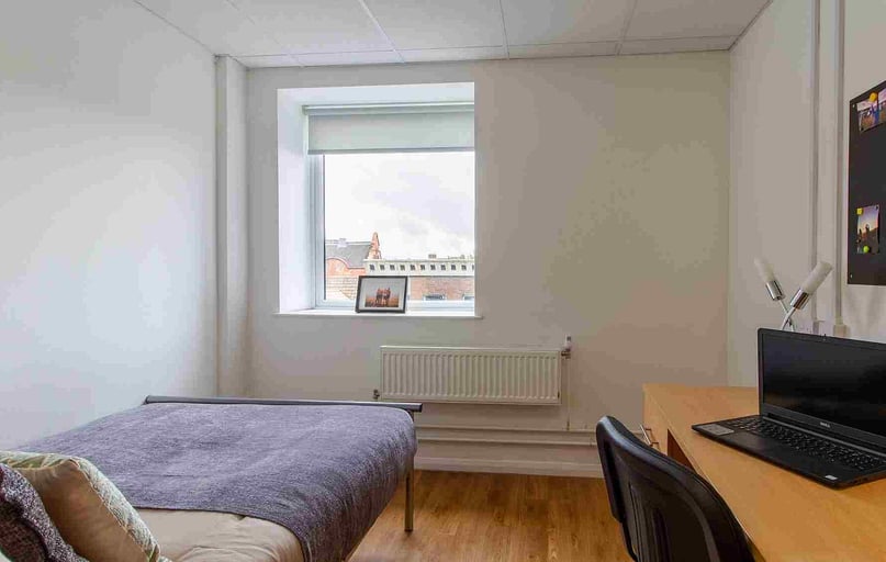 Silver Ensuite, Danesgate House, Clasketgate, City Centre, Lincoln - Image 1
