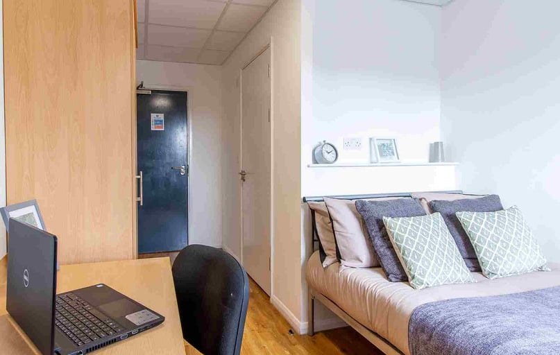 Gold Ensuite, Danesgate House, Clasketgate, City Centre, Lincoln - Image 1