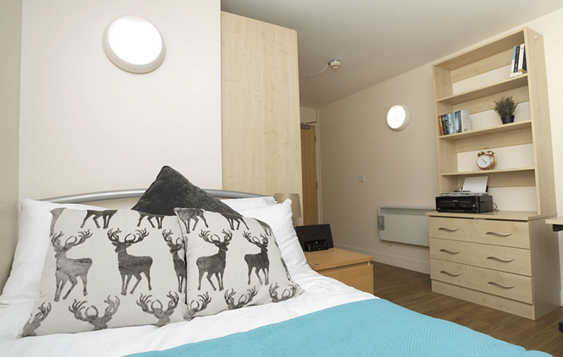 Gold Ensuite, Daisybank Villas, 5-7 Anson Road, Fallowfield, Manchester - Image 1