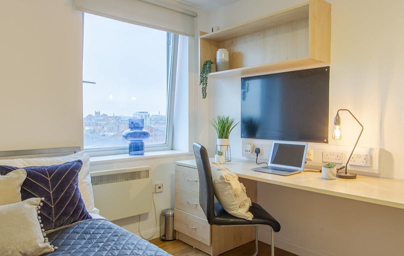 Bronze Plus 4-5 Bed Room, The Glasshouse, Union Road, City Centre, Nottingham - Image 1