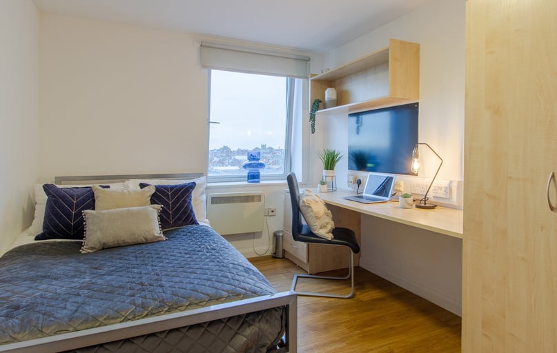 Bronze Plus 6-7 Bed Room, The Glasshouse, Union Road, City Centre, Nottingham - Image 1