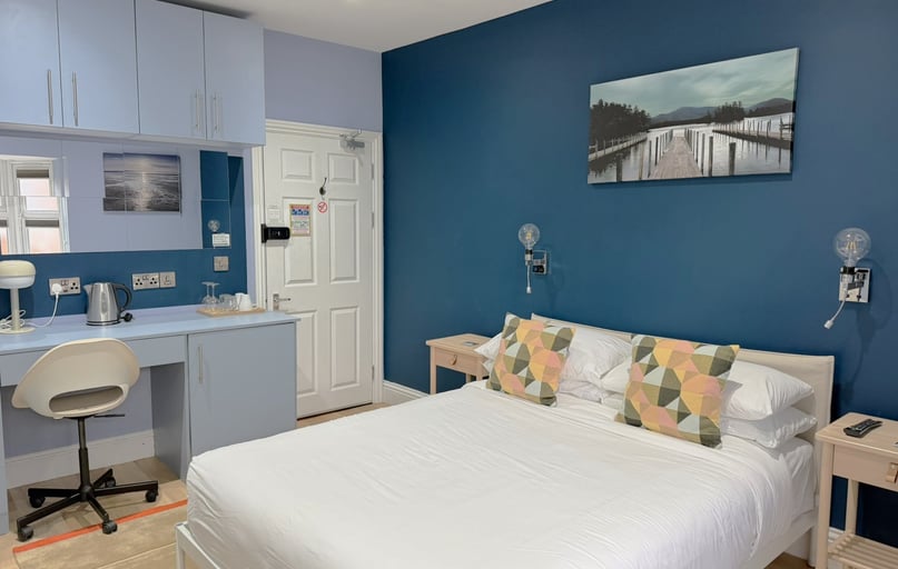 Room 6, Melbury Rooms & Studios, 4 Queens Crescent, City Centre, Exeter - Image 1