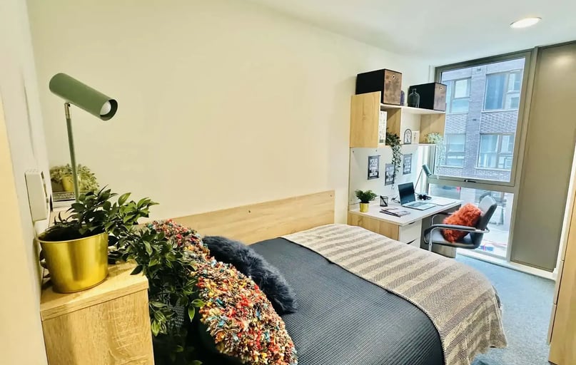 Silver En Suite High Floor, Redgate, Traffic Street, Castle Boulevard, Nottingham - Image 1