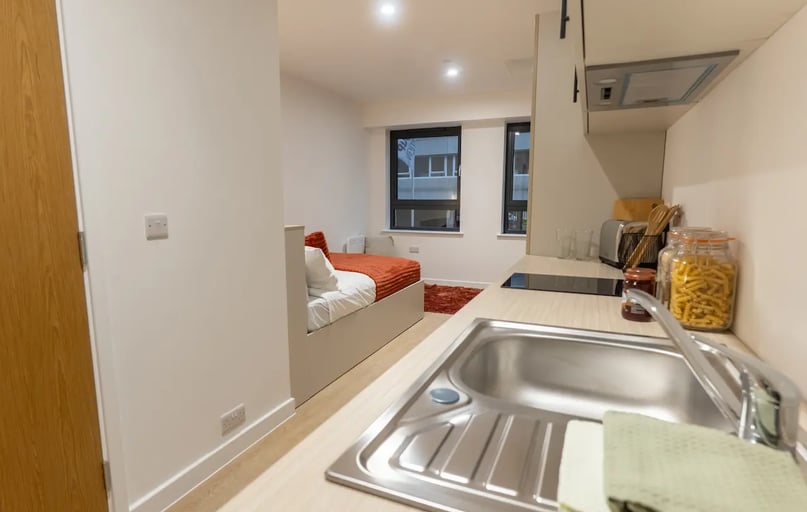 Penthouse Premium Studio, Telephone House, 15 West Bell Street, Near University, Dundee - Image 1