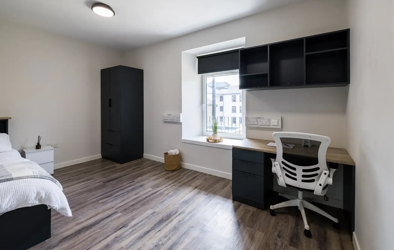 Standard Plus – 2 Bed, Lyon Street Terrace, 10 Lyon Street, City Centre, Dundee - Image 1