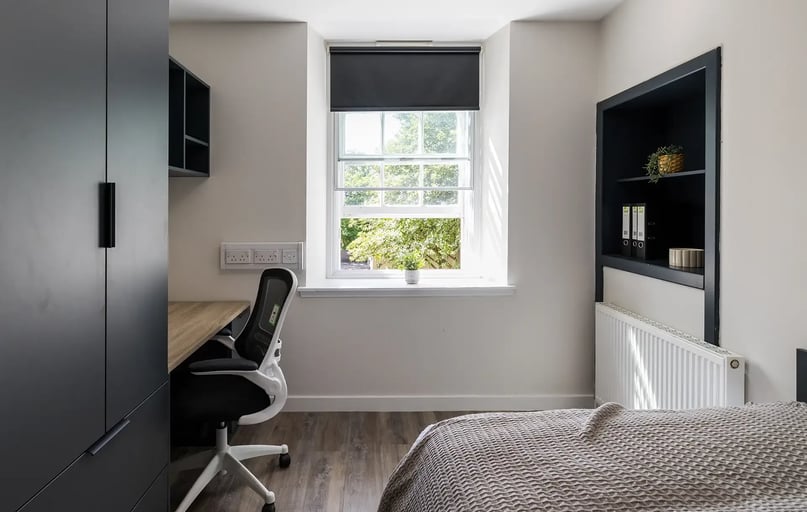 Standard Plus – 3 Bed, Lyon Street Terrace, 10 Lyon Street, City Centre, Dundee - Image 1