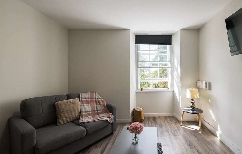 Large – 3 Bed with Separate Living Room, Lyon Street Terrace, 10 Lyon Street, City Centre, Dundee - Image 1