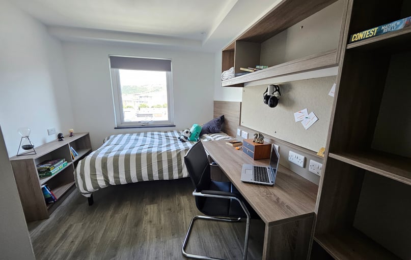 Standard Ensuite, Coppergate, 17–18 The Kingsway, City Centre, Swansea - Image 1