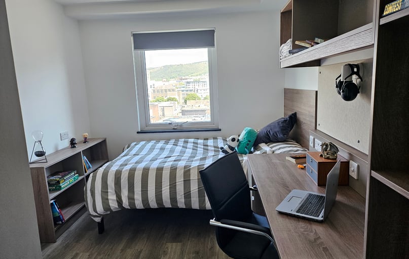 Standard Ensuite Plus, Coppergate, 17–18 The Kingsway, City Centre, Swansea - Image 1