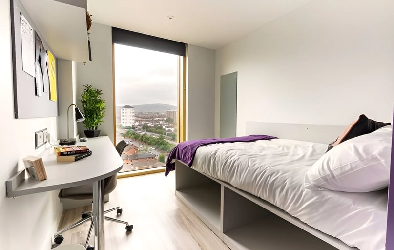 En Suite - Mountain View, 123 York Street, York Street, City Centre, Belfast - Image 1