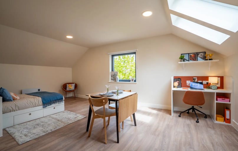 Deluxe Plus Studio Dual Occupancy, Valerian, 15 Foss Island, City Centre, York - Image 1
