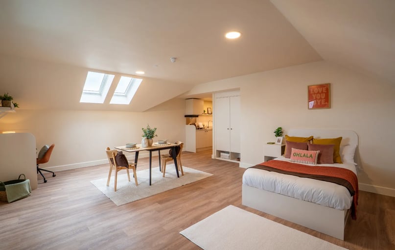 Grande Deluxe Studio Dual Occupancy, Valerian, 15 Foss Island, City Centre, York - Image 1