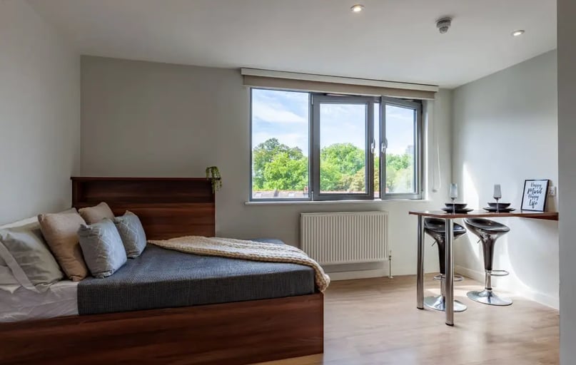 Premium Studio, Central Studios, 1 The Grove, Ealing, London - Image 1