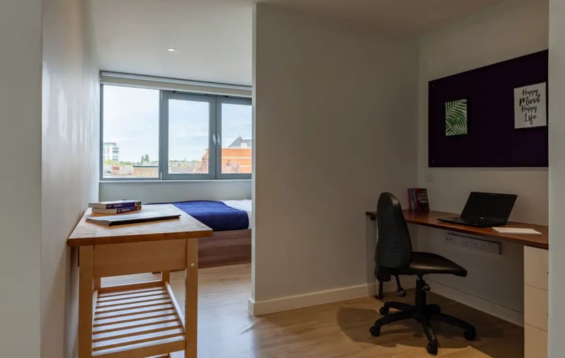 Superior Studio, Central Studios, 1 The Grove, Ealing, London - Image 1