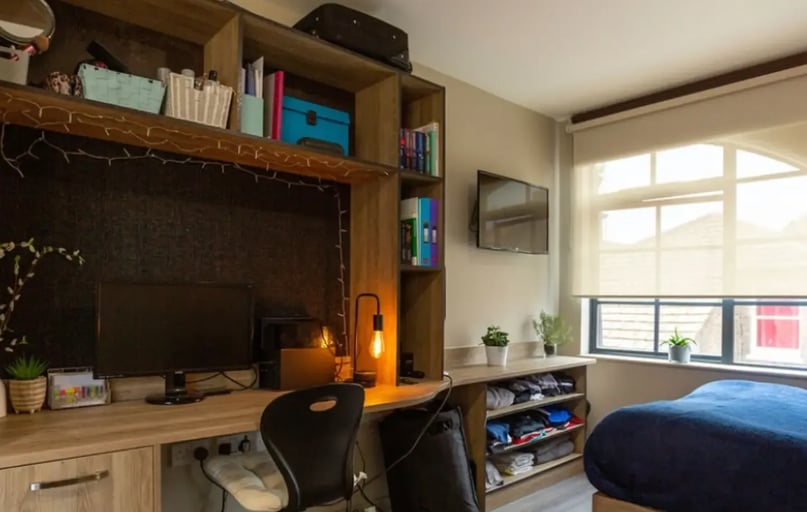 Large Studio Plus, St Peter's Hall, Hinton Road, City Centre, Bournemouth - Image 1