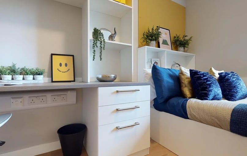 5 Bed Premium Ensuite, Centro House, Wellgreen Place, City Centre, Stirling - Image 1