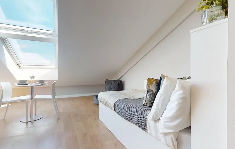 Penthouse Studio, Centro House, Wellgreen Place, City Centre, Stirling - Image 1