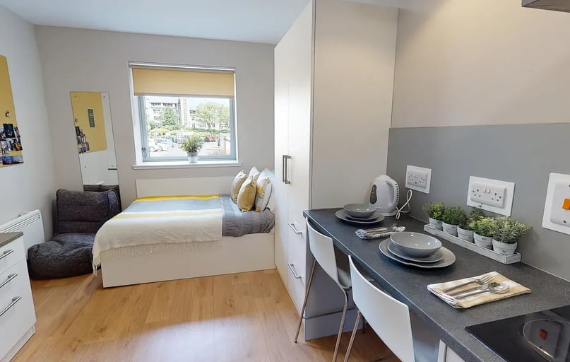 Classic Studio, Centro House, Wellgreen Place, City Centre, Stirling - Image 1