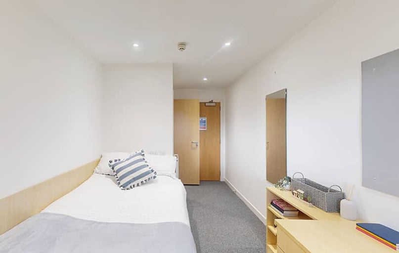 Classic En-suite, Edinburgh College Residence, 348 West Granton Road, Near University, Edinburgh - Image 1