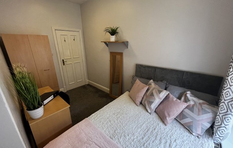 24 Cumberland Road, Hyde Park, Leeds - Image 1