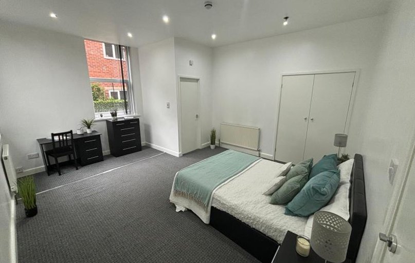 9 North Grange Road, Headingley, Leeds - Image 1