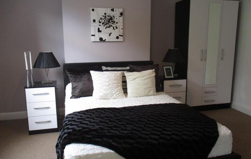 Station Parade, Kirkstall, Leeds - Image 1