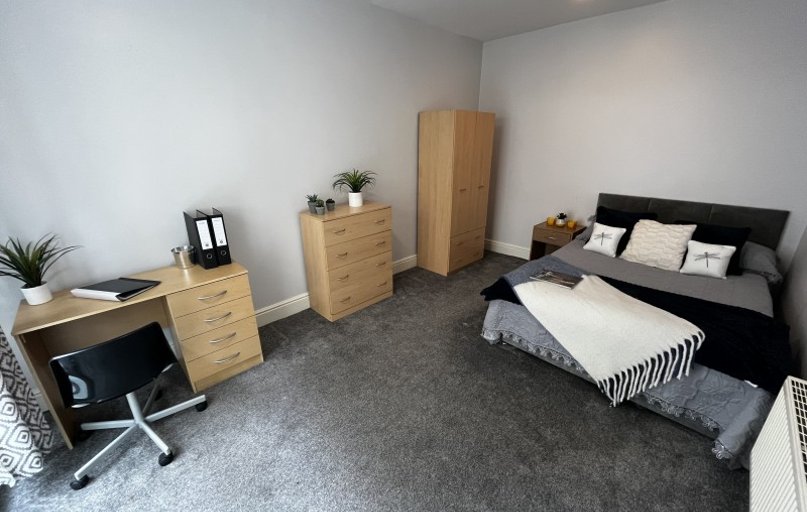 24 Cumberland Road, Hyde Park, Leeds - Image 1