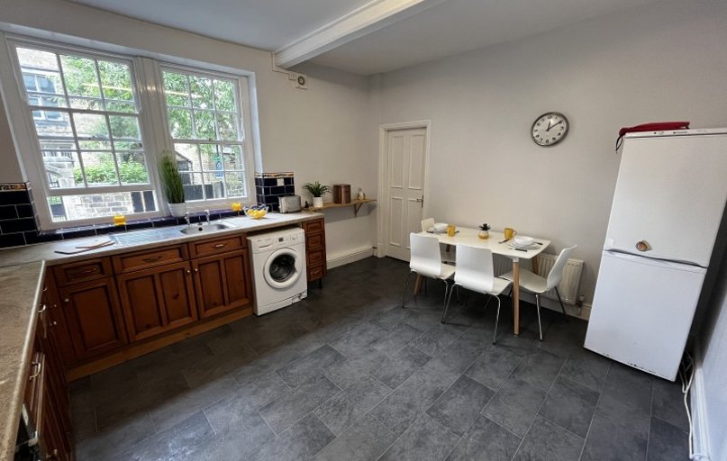 24 Cumberland Road, Hyde Park, Leeds - Image 1