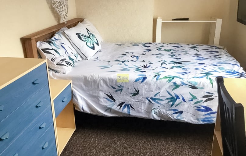 Heeley Road, Selly Oak, Birmingham - Image 1