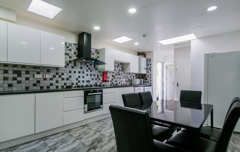 Heeley Road, Selly Oak, Birmingham - Image 1