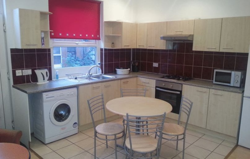 Harold Grove, Hyde Park, Leeds - Image 1