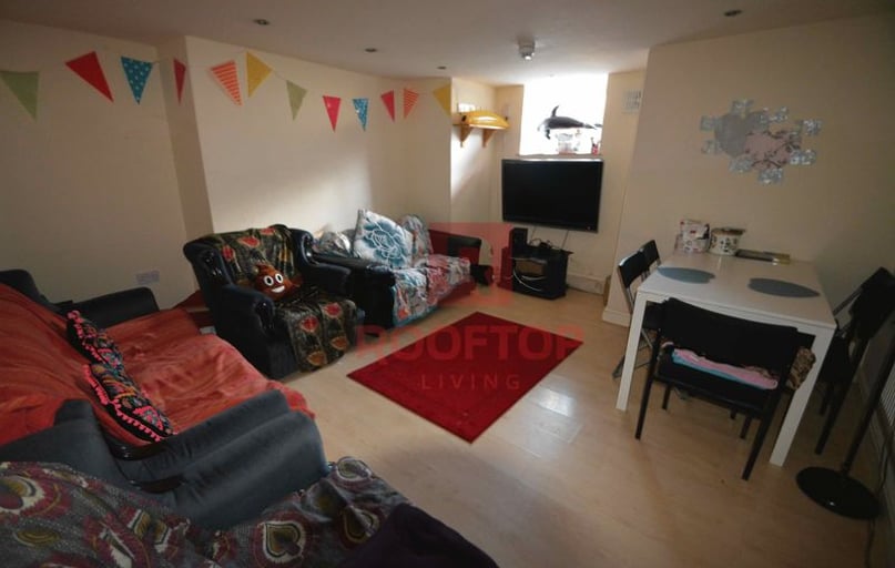 Mayville Avenue, Hyde Park, Leeds - Image 1