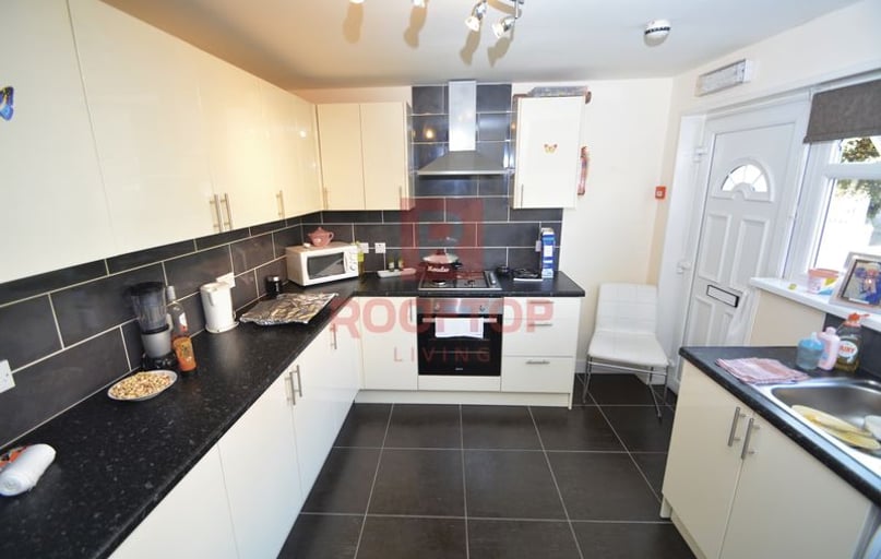 Beechwood Crescent, Burley, Leeds - Image 1