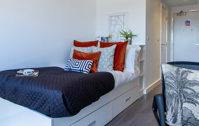 Studio, 88 Bromsgrove House, City Centre, Birmingham - Image 1