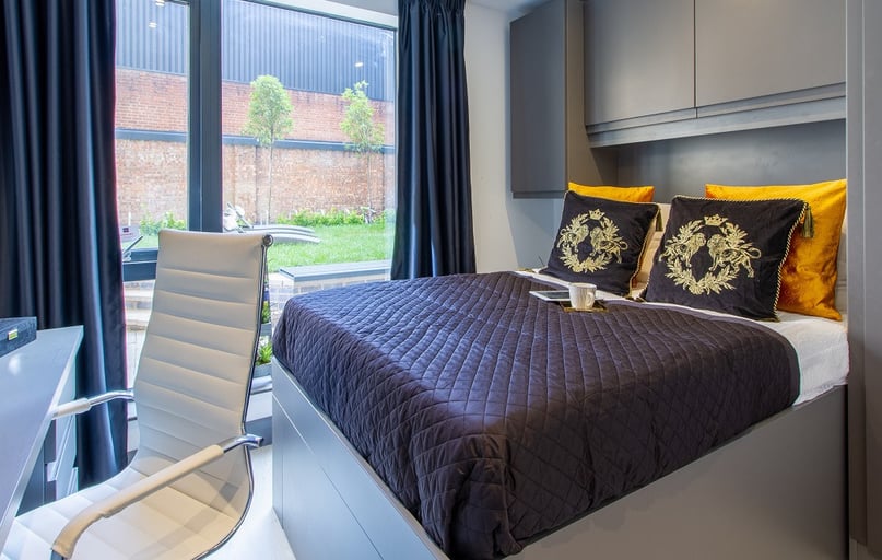 Classic 2 Bed Apartment, 33 Parkside, City Centre, Coventry - Image 1