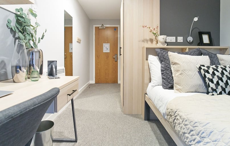 Classic Ensuite, Straits Manor, 52 West Street, City Centre, Sheffield - Image 1