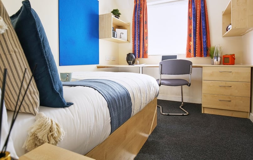 Premium Ensuite, College Court, Salisbury Avenue, City Centre, Stoke - Image 1