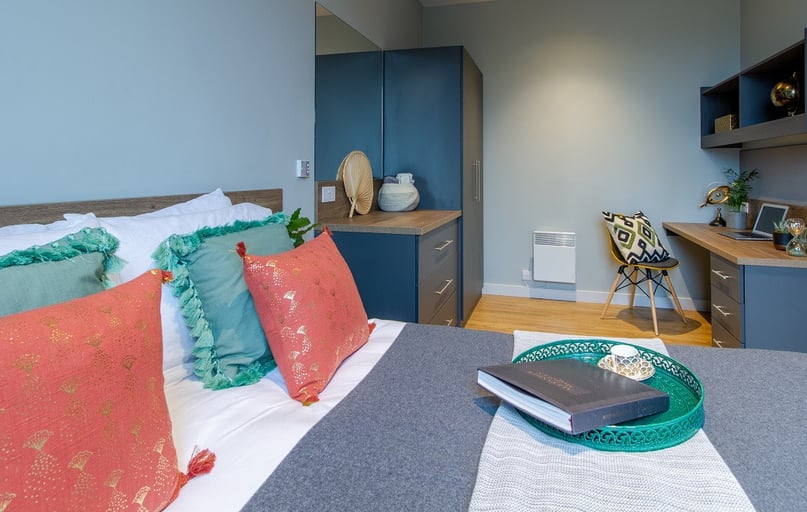 1 Bed Apartment, Crown House, West Bar, Broomhall, Sheffield - Image 1