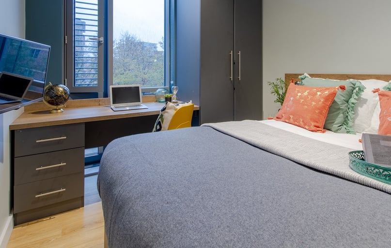 2 Bed Apartment, Crown House, West Bar, Broomhall, Sheffield - Image 1